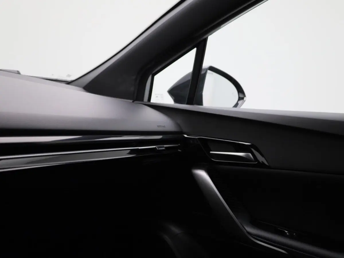 MG4 64 kWh Luxury | Elektrisch verstelbare stoel | Camera | Carplay |