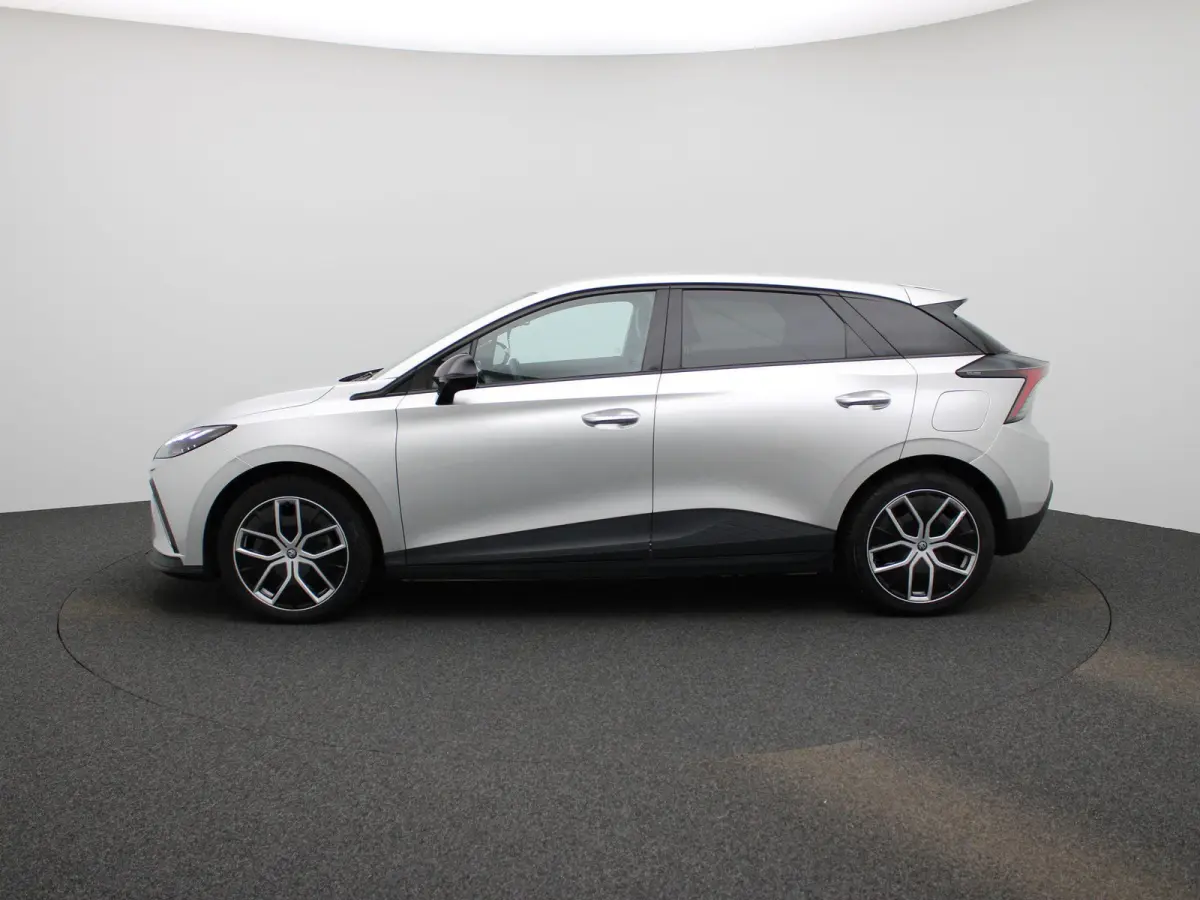 MG4 64 kWh Luxury | Elektrisch verstelbare stoel | Camera | Carplay |