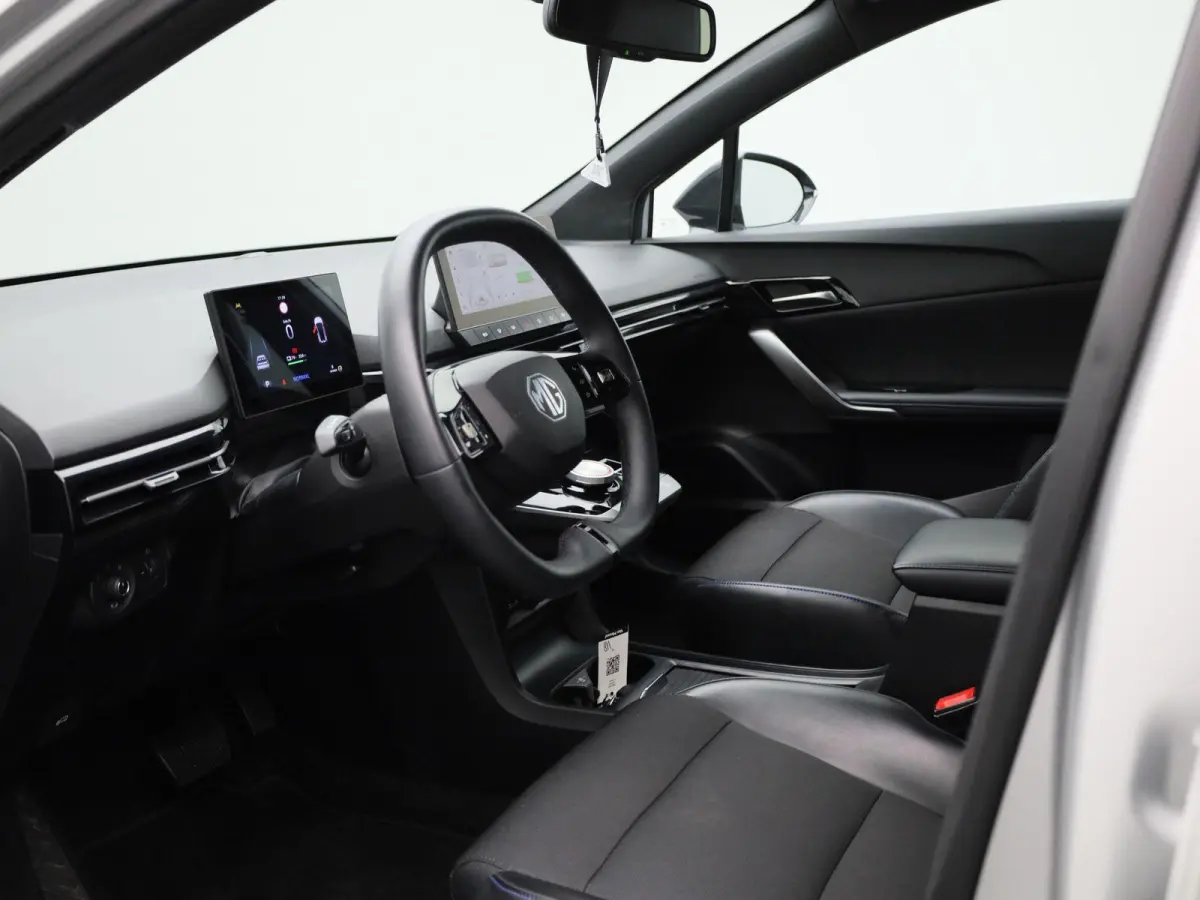 MG4 64 kWh Luxury | Elektrisch verstelbare stoel | Camera | Carplay |