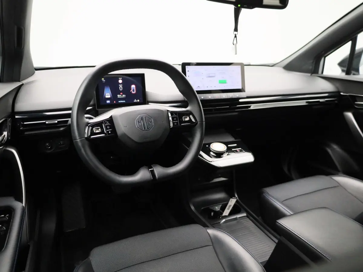 MG4 64 kWh Luxury | Elektrisch verstelbare stoel | Camera | Carplay |