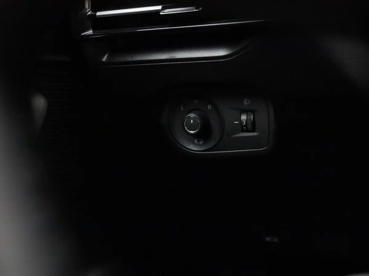 MG4 64 kWh Luxury | Elektrisch verstelbare stoel | Camera | Carplay |