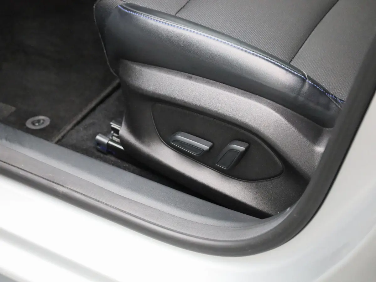 MG4 64 kWh Luxury | Elektrisch verstelbare stoel | Camera | Carplay |