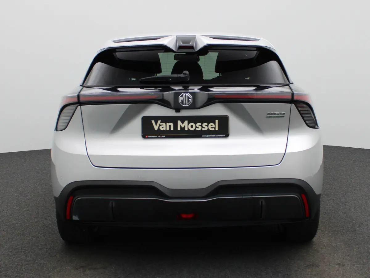 MG4 64 kWh Luxury | Elektrisch verstelbare stoel | Camera | Carplay |