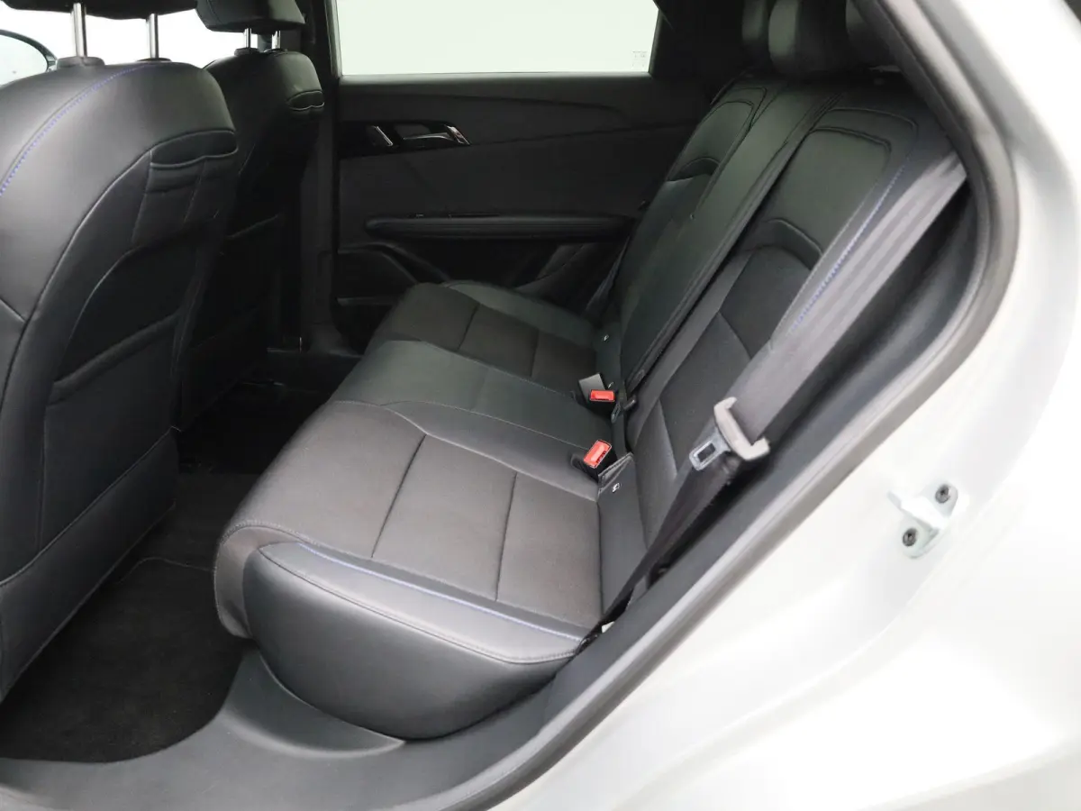 MG4 64 kWh Luxury | Elektrisch verstelbare stoel | Camera | Carplay |