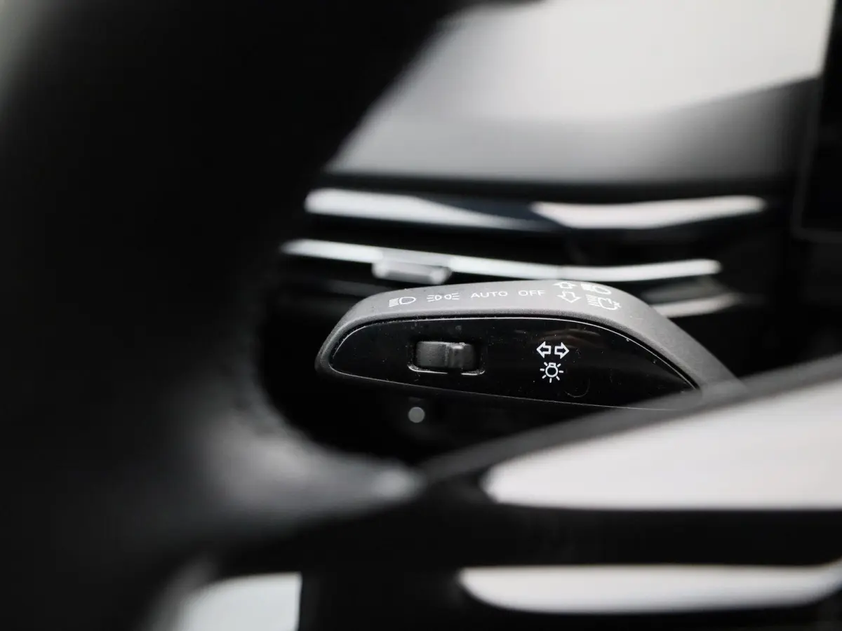 MG4 64 kWh Luxury | Elektrisch verstelbare stoel | Camera | Carplay |