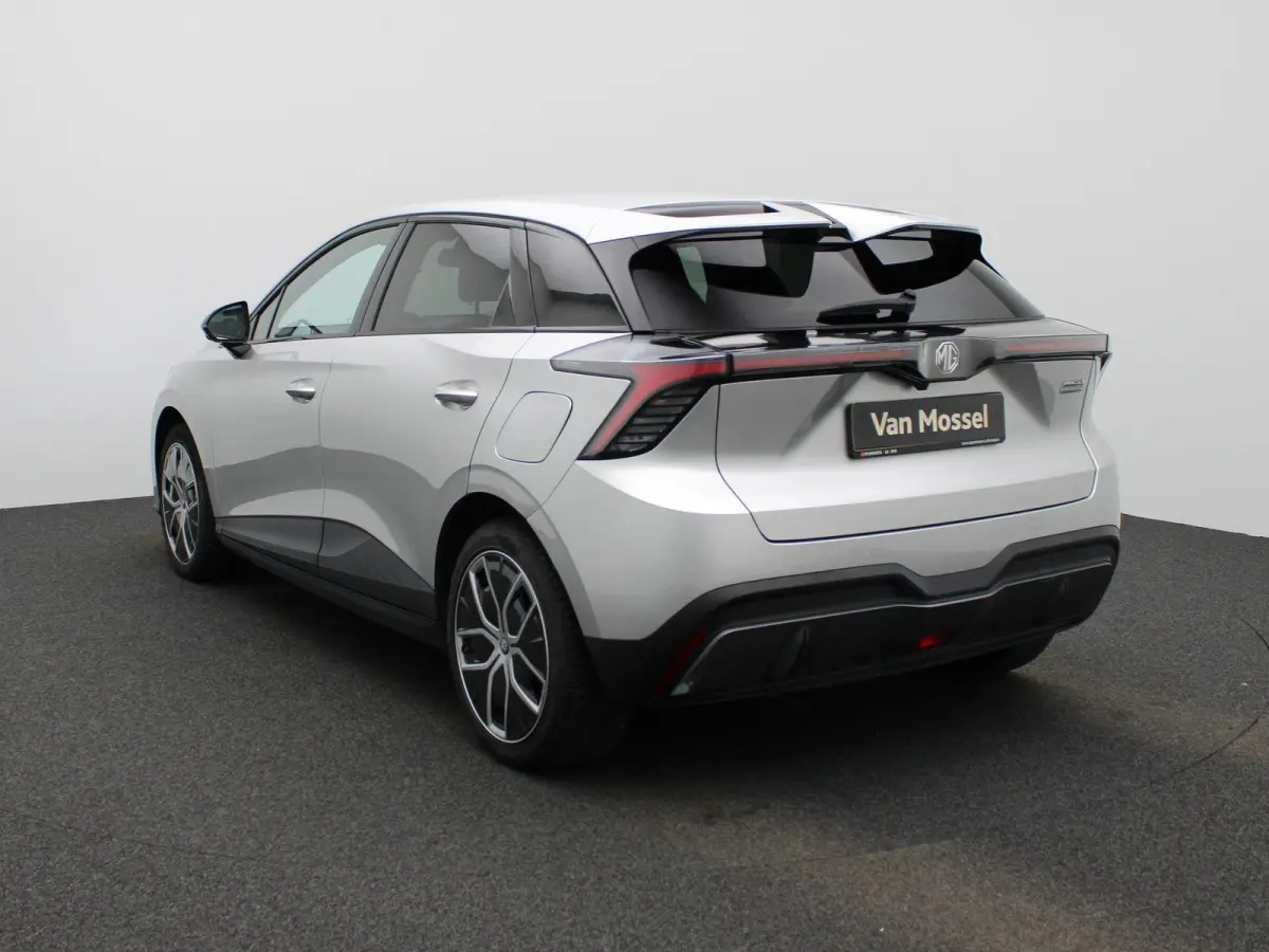MG4 64 kWh Luxury | Elektrisch verstelbare stoel | Camera | Carplay |