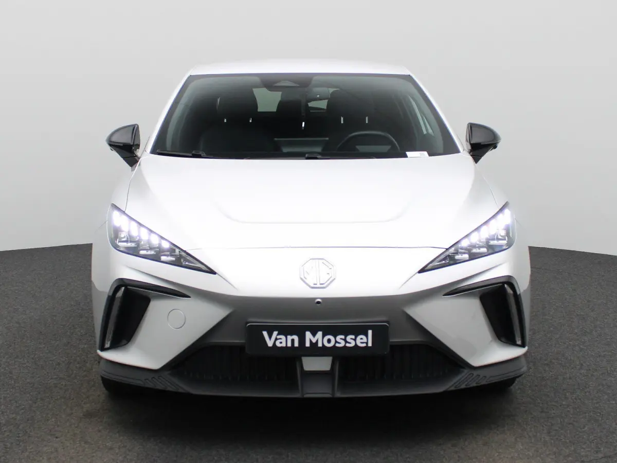 MG4 64 kWh Luxury | Elektrisch verstelbare stoel | Camera | Carplay |