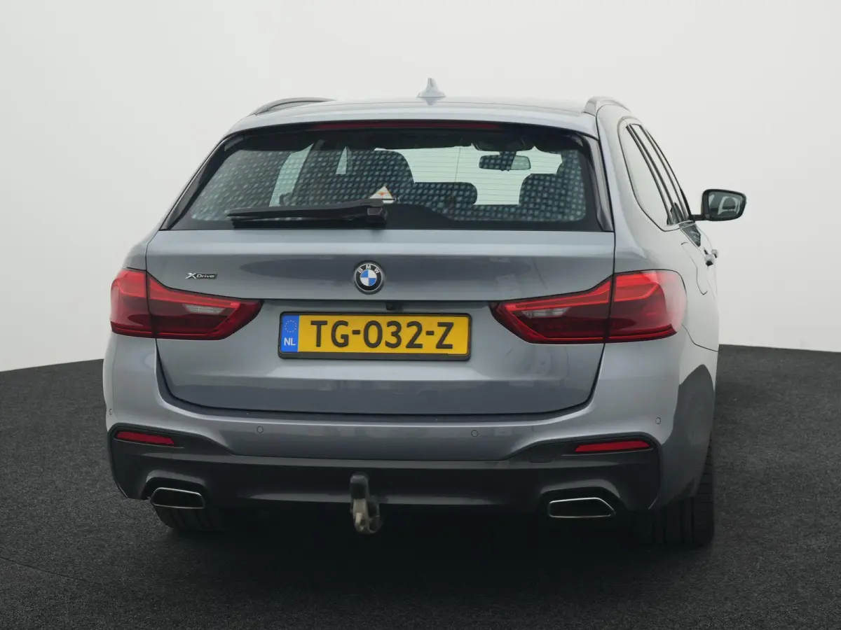 540i xDrive High Executive M-PAKKET | ACC | 360 CAMERA | KEYLESS | PANORAMADAK | LEDER | HUD | STUUR&STOEL VERWARMING | MEMORY STOELEN |