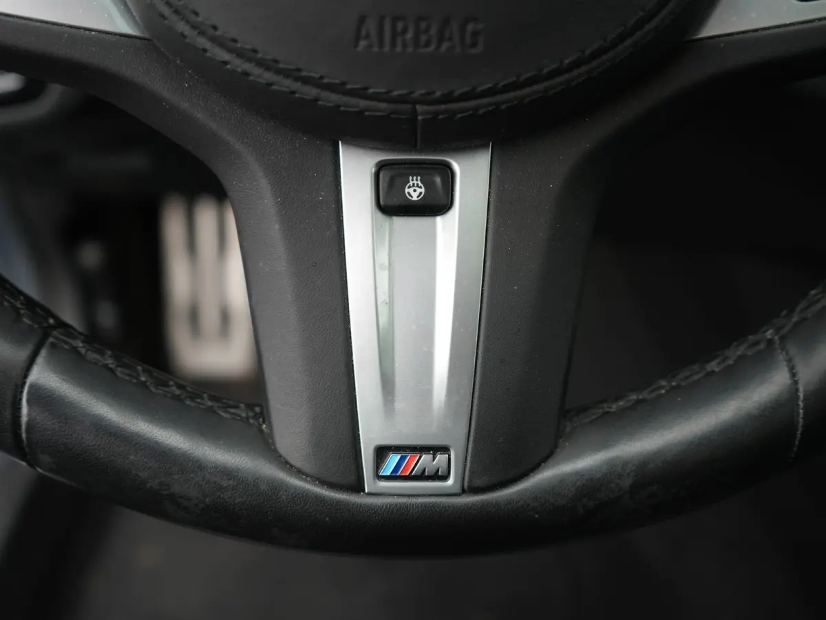 540i xDrive High Executive M-PAKKET | ACC | 360 CAMERA | KEYLESS | PANORAMADAK | LEDER | HUD | STUUR&STOEL VERWARMING | MEMORY STOELEN |