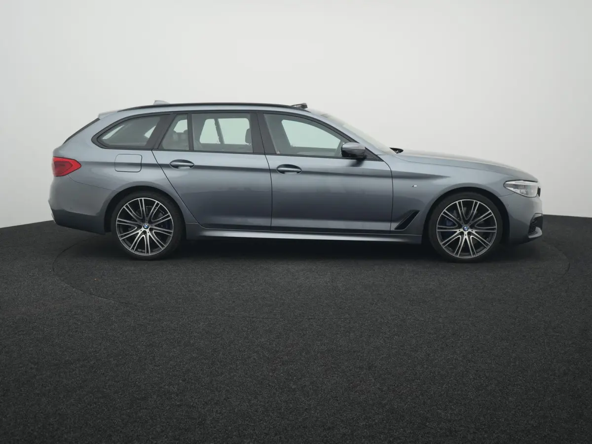 540i xDrive High Executive M-PAKKET | ACC | 360 CAMERA | KEYLESS | PANORAMADAK | LEDER | HUD | STUUR&STOEL VERWARMING | MEMORY STOELEN |