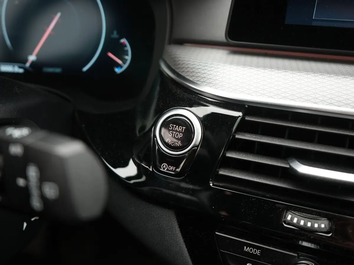 540i xDrive High Executive M-PAKKET | ACC | 360 CAMERA | KEYLESS | PANORAMADAK | LEDER | HUD | STUUR&STOEL VERWARMING | MEMORY STOELEN |