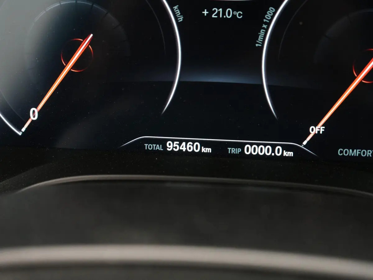 540i xDrive High Executive M-PAKKET | ACC | 360 CAMERA | KEYLESS | PANORAMADAK | LEDER | HUD | STUUR&STOEL VERWARMING | MEMORY STOELEN |