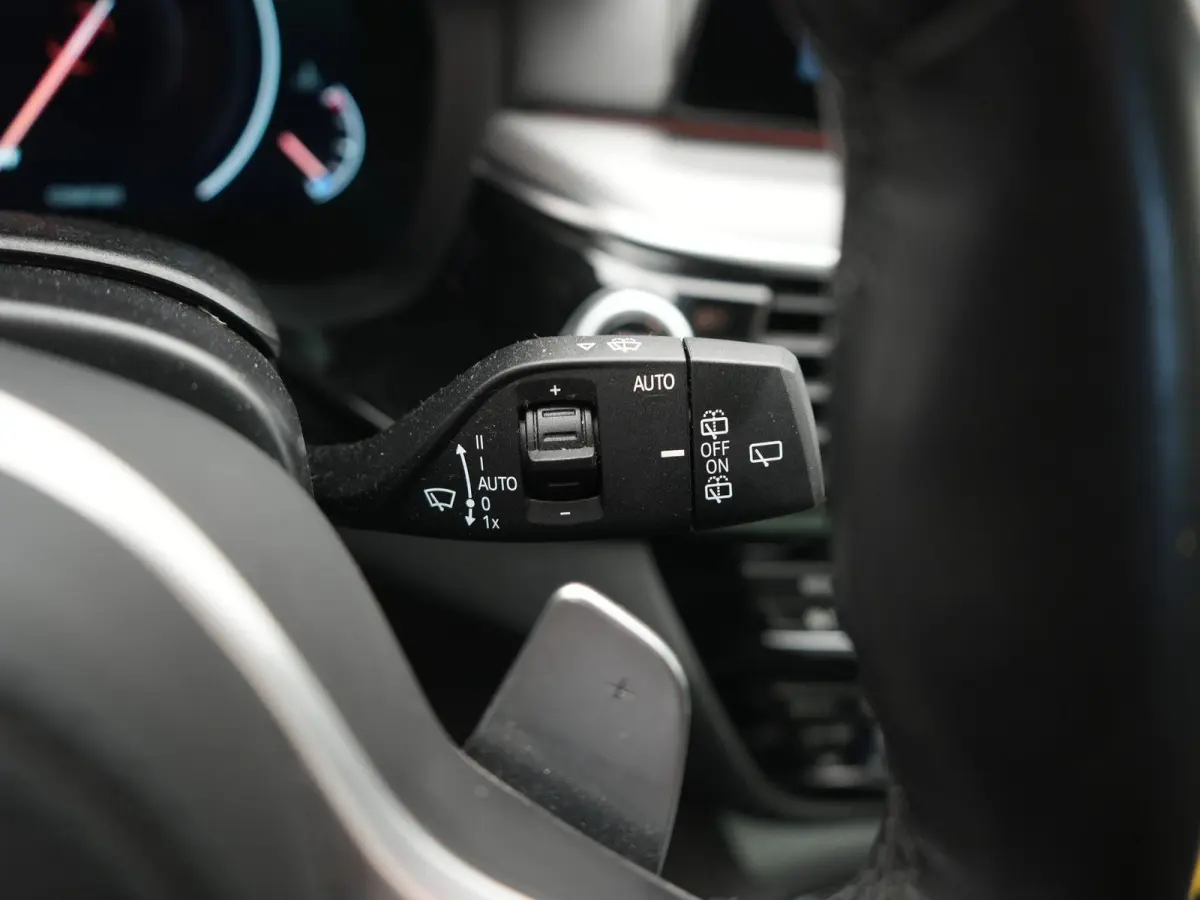 540i xDrive High Executive M-PAKKET | ACC | 360 CAMERA | KEYLESS | PANORAMADAK | LEDER | HUD | STUUR&STOEL VERWARMING | MEMORY STOELEN |