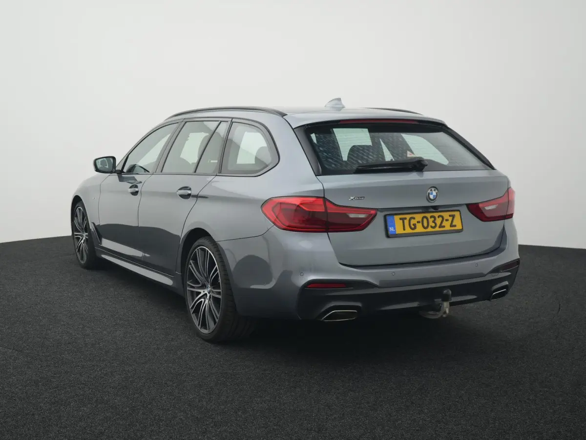 540i xDrive High Executive M-PAKKET | ACC | 360 CAMERA | KEYLESS | PANORAMADAK | LEDER | HUD | STUUR&STOEL VERWARMING | MEMORY STOELEN |