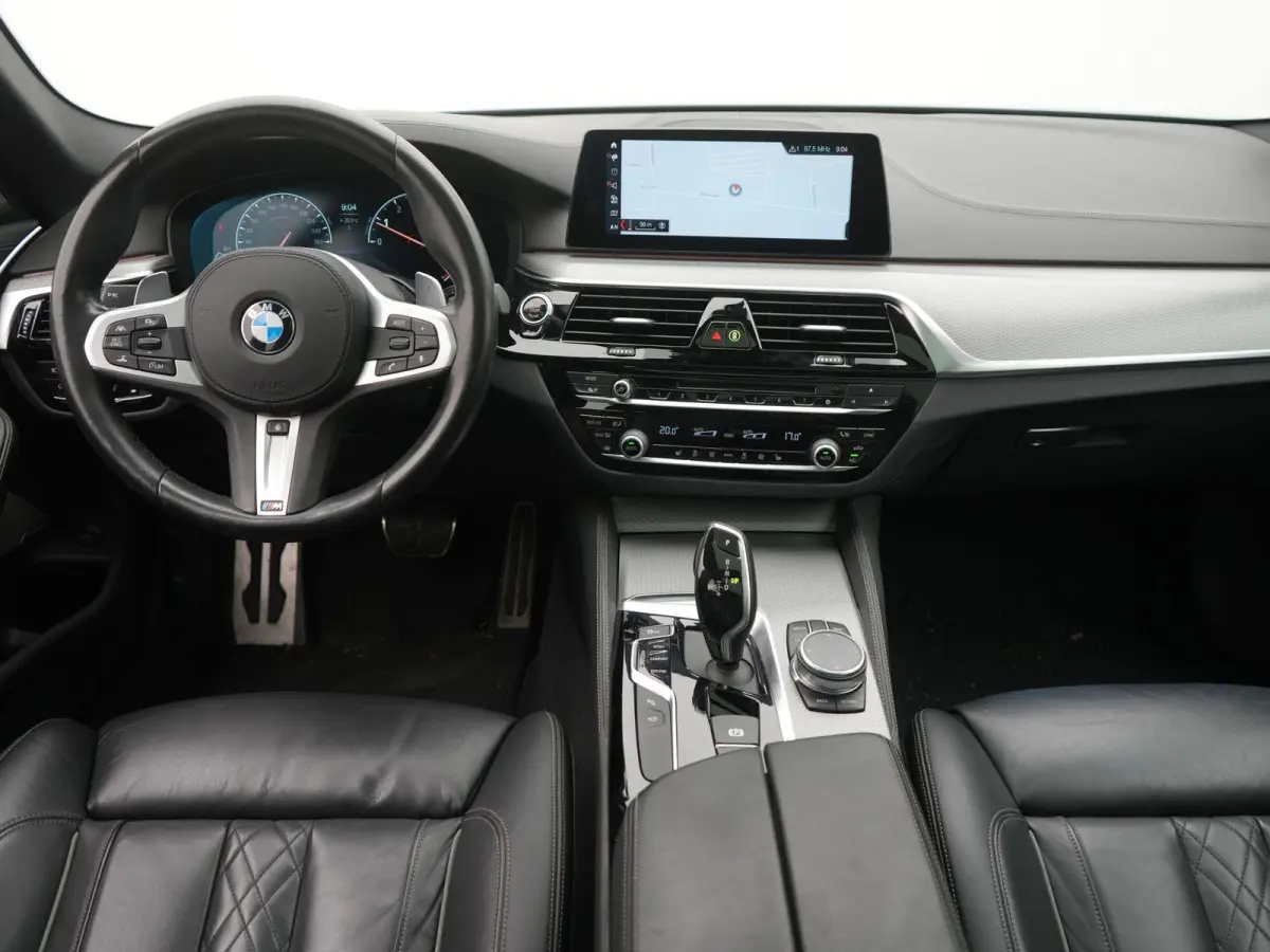 540i xDrive High Executive M-PAKKET | ACC | 360 CAMERA | KEYLESS | PANORAMADAK | LEDER | HUD | STUUR&STOEL VERWARMING | MEMORY STOELEN |
