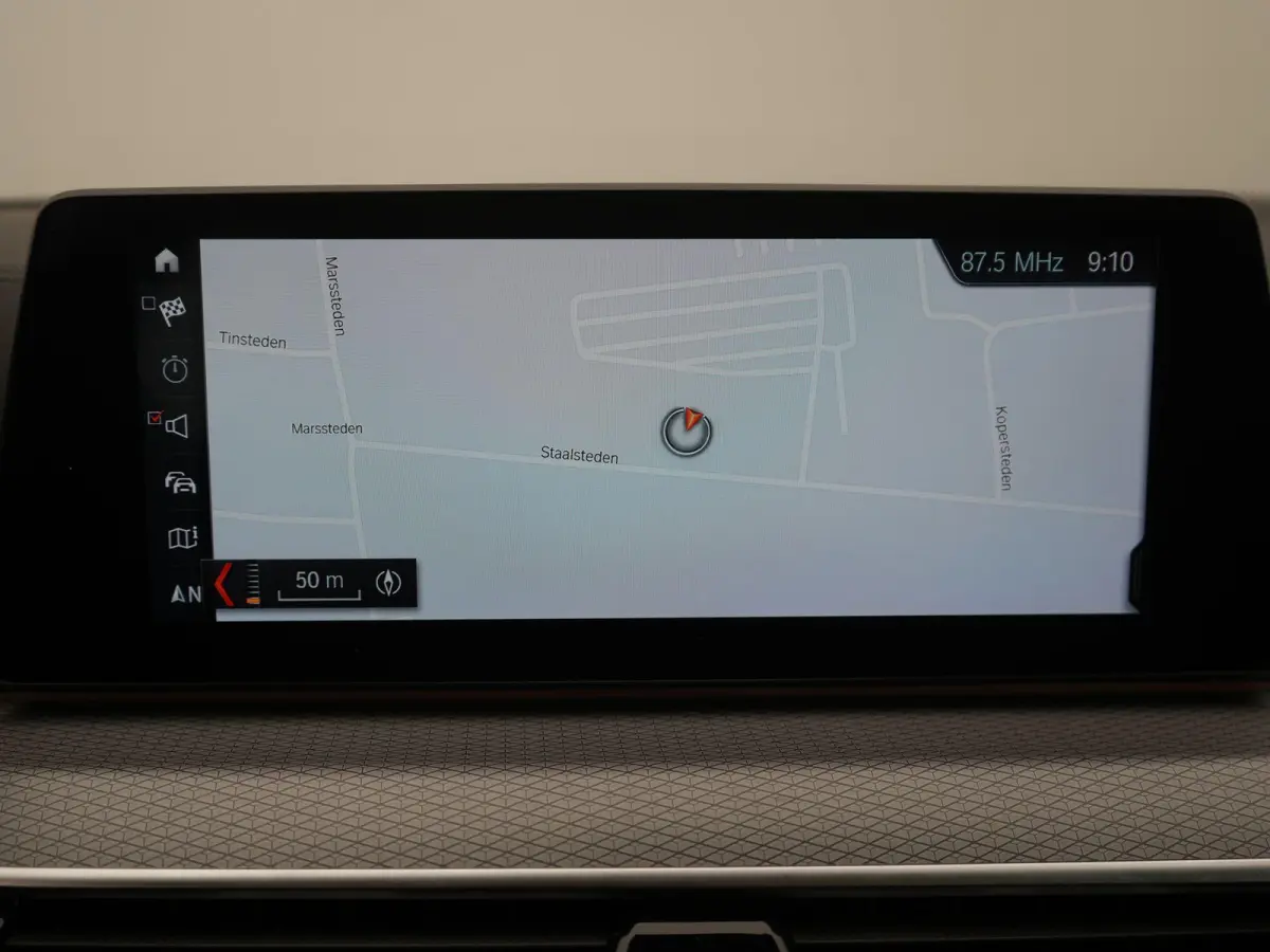 540i xDrive High Executive M-PAKKET | ACC | 360 CAMERA | KEYLESS | PANORAMADAK | LEDER | HUD | STUUR&STOEL VERWARMING | MEMORY STOELEN |