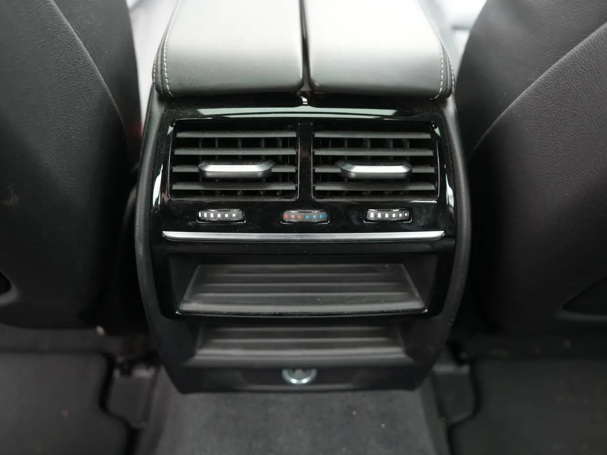 540i xDrive High Executive M-PAKKET | ACC | 360 CAMERA | KEYLESS | PANORAMADAK | LEDER | HUD | STUUR&STOEL VERWARMING | MEMORY STOELEN |