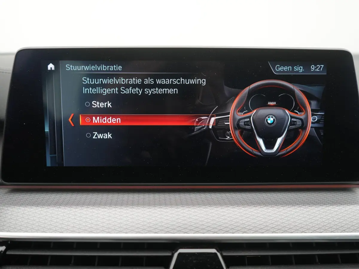 540i xDrive High Executive M-PAKKET | ACC | 360 CAMERA | KEYLESS | PANORAMADAK | LEDER | HUD | STUUR&STOEL VERWARMING | MEMORY STOELEN |