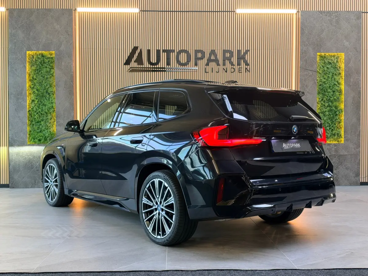 XDrive25e |M-Sport|PANO|HuD|H&K|MASSAGE|360 CAMERA|KEYLESS|21 INCH|PLUG IN HYBRIDE|SFEERVERLICHTING|DEALER ONDERHOUDEN|VOL!