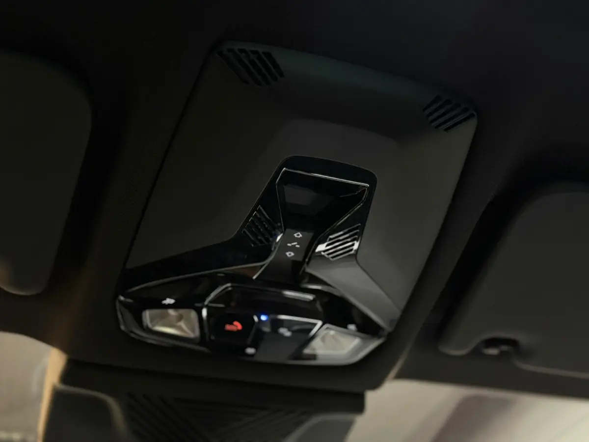 XDrive25e |M-Sport|PANO|HuD|H&K|MASSAGE|360 CAMERA|KEYLESS|21 INCH|PLUG IN HYBRIDE|SFEERVERLICHTING|DEALER ONDERHOUDEN|VOL!