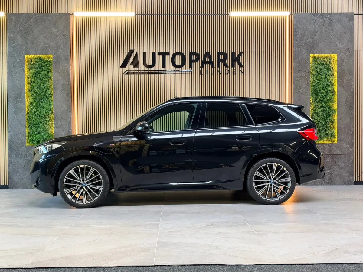 XDrive25e |M-Sport|PANO|HuD|H&K|MASSAGE|360 CAMERA|KEYLESS|21 INCH|PLUG IN HYBRIDE|SFEERVERLICHTING|DEALER ONDERHOUDEN|VOL!