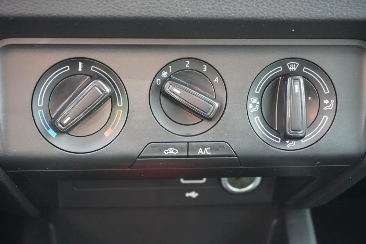 1.0 TSI 95pk Ambition | Airco | Navigatie | SmartLink | Cruise Control