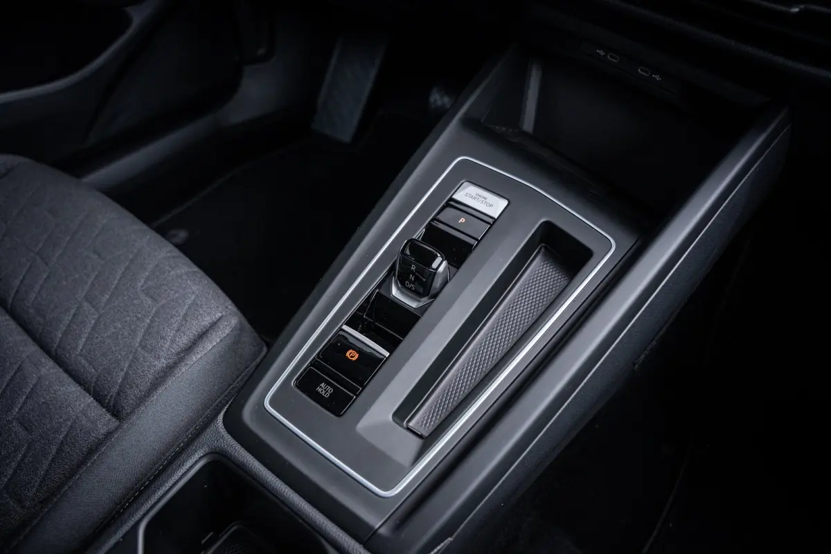 Life Edition eHybrid | 'App-Connect' draadloze smartphone integratie | Achteruitrijcamera (Rear View) | Automatische afstandsregeling (Adaptive Cruise Control)