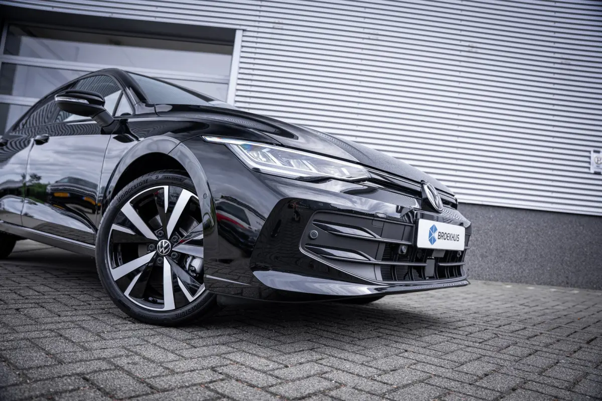 Life Edition eHybrid | 'App-Connect' draadloze smartphone integratie | Achteruitrijcamera (Rear View) | Automatische afstandsregeling (Adaptive Cruise Control)