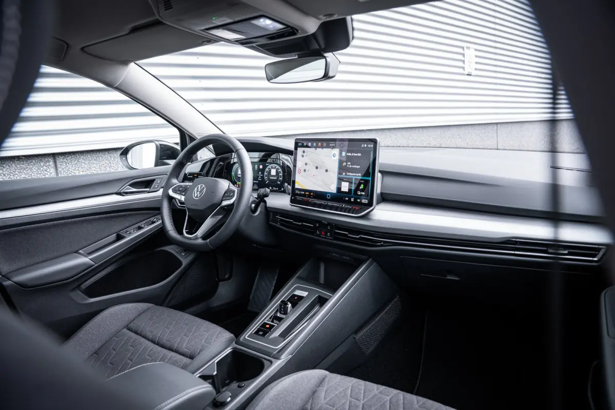 Life Edition eHybrid | 'App-Connect' draadloze smartphone integratie | Achteruitrijcamera (Rear View) | Automatische afstandsregeling (Adaptive Cruise Control)