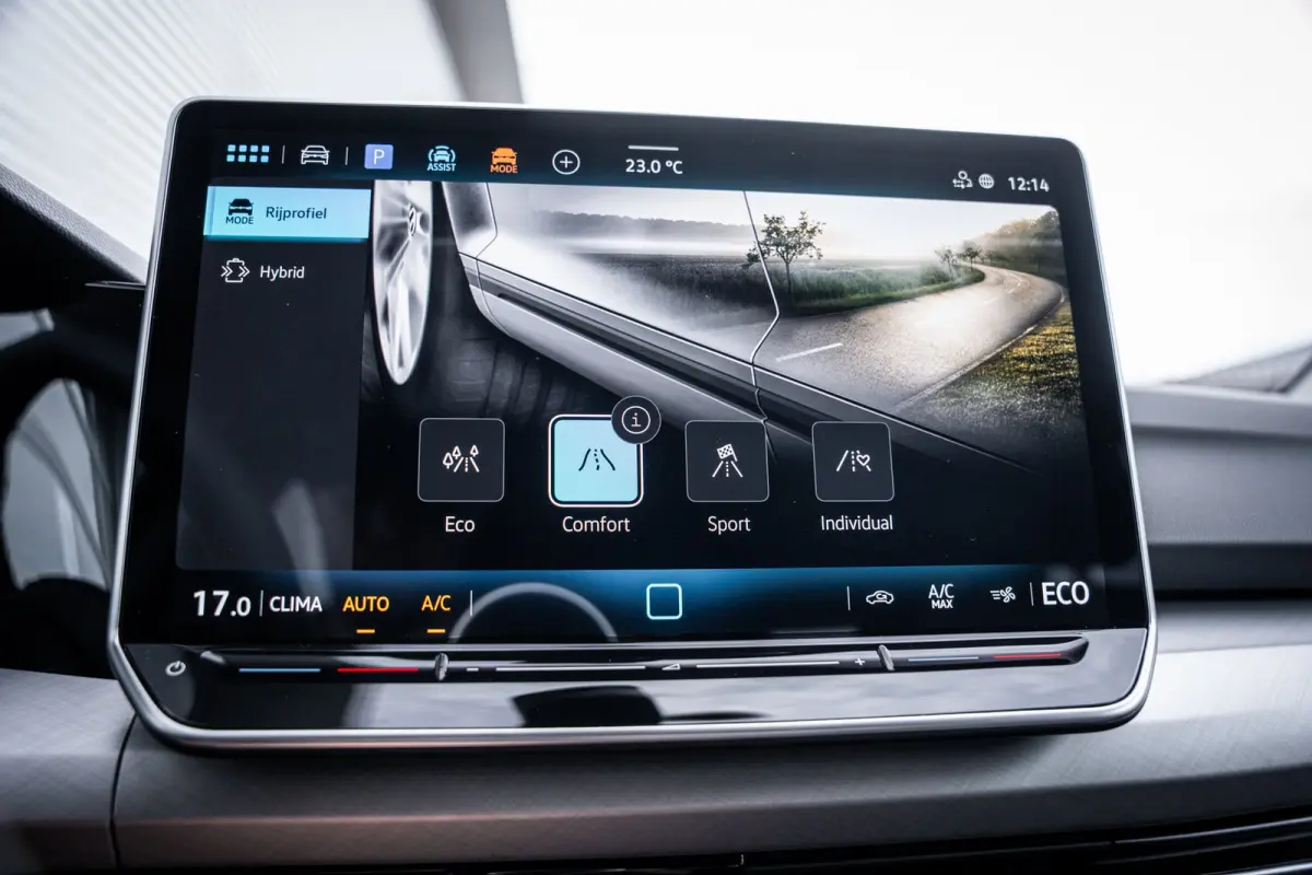 Life Edition eHybrid | 'App-Connect' draadloze smartphone integratie | Achteruitrijcamera (Rear View) | Automatische afstandsregeling (Adaptive Cruise Control)