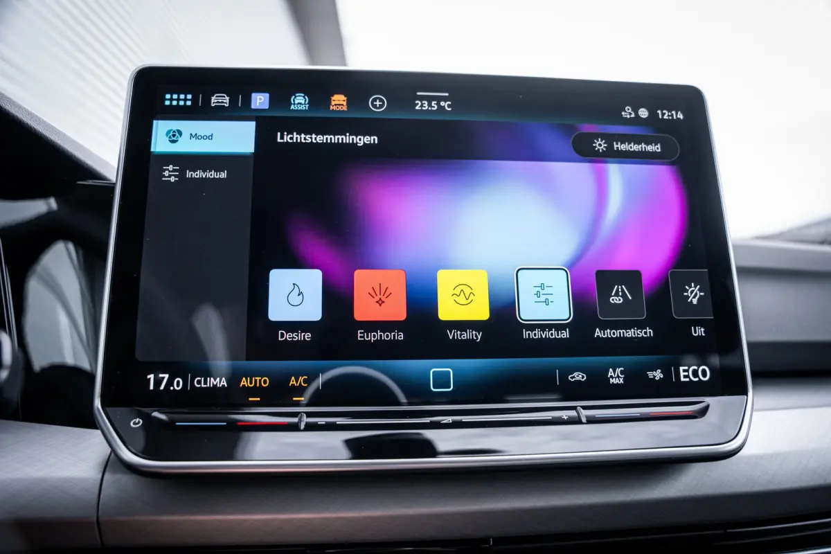 Life Edition eHybrid | 'App-Connect' draadloze smartphone integratie | Achteruitrijcamera (Rear View) | Automatische afstandsregeling (Adaptive Cruise Control)