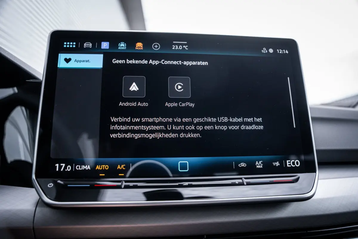 Life Edition eHybrid | 'App-Connect' draadloze smartphone integratie | Achteruitrijcamera (Rear View) | Automatische afstandsregeling (Adaptive Cruise Control)