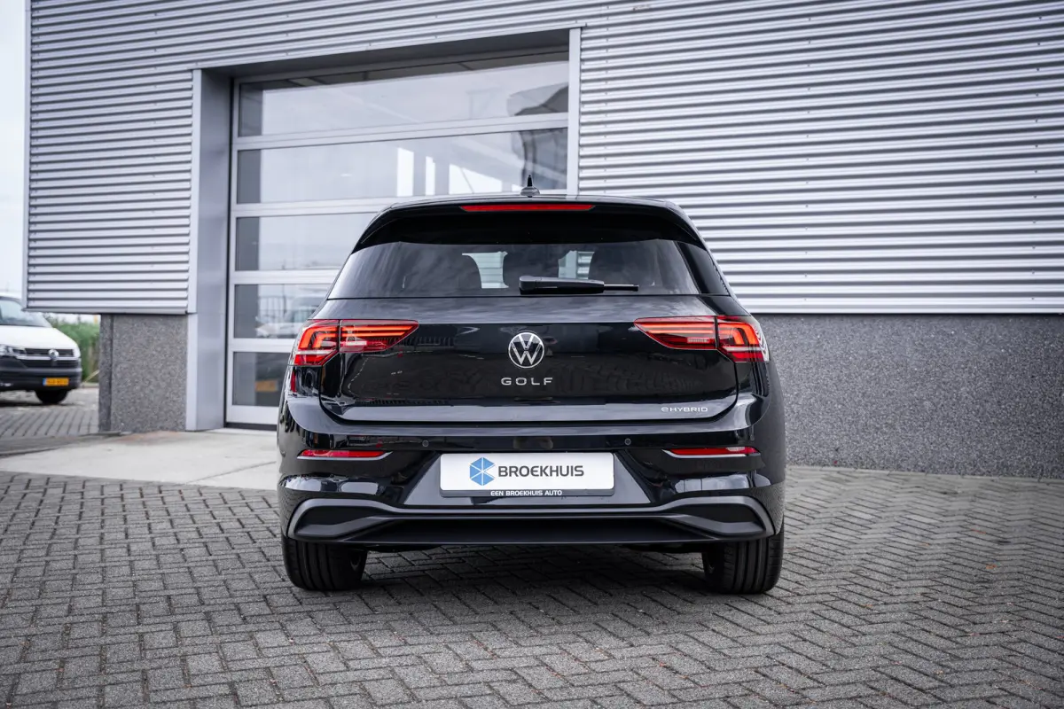 Life Edition eHybrid | 'App-Connect' draadloze smartphone integratie | Achteruitrijcamera (Rear View) | Automatische afstandsregeling (Adaptive Cruise Control)