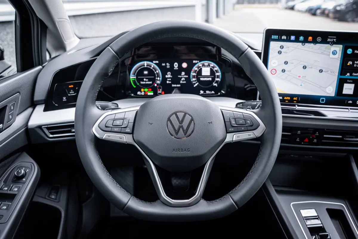Life Edition eHybrid | 'App-Connect' draadloze smartphone integratie | Achteruitrijcamera (Rear View) | Automatische afstandsregeling (Adaptive Cruise Control)