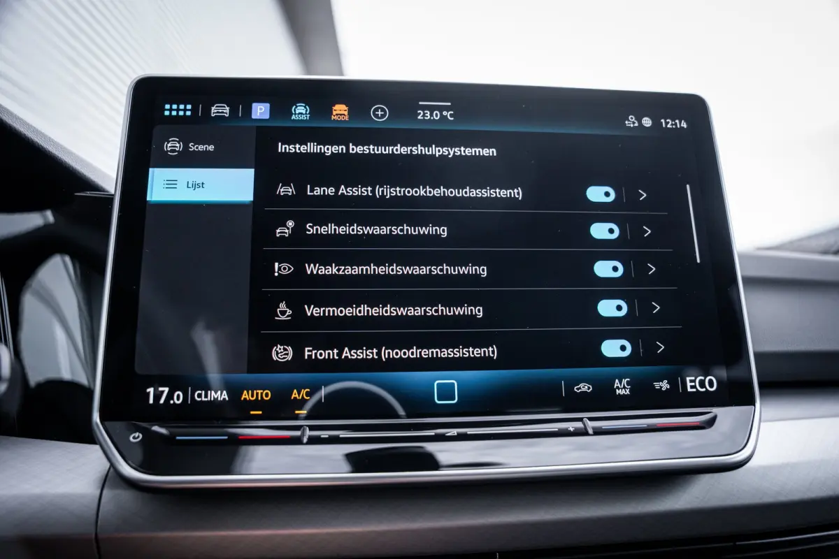 Life Edition eHybrid | 'App-Connect' draadloze smartphone integratie | Achteruitrijcamera (Rear View) | Automatische afstandsregeling (Adaptive Cruise Control)
