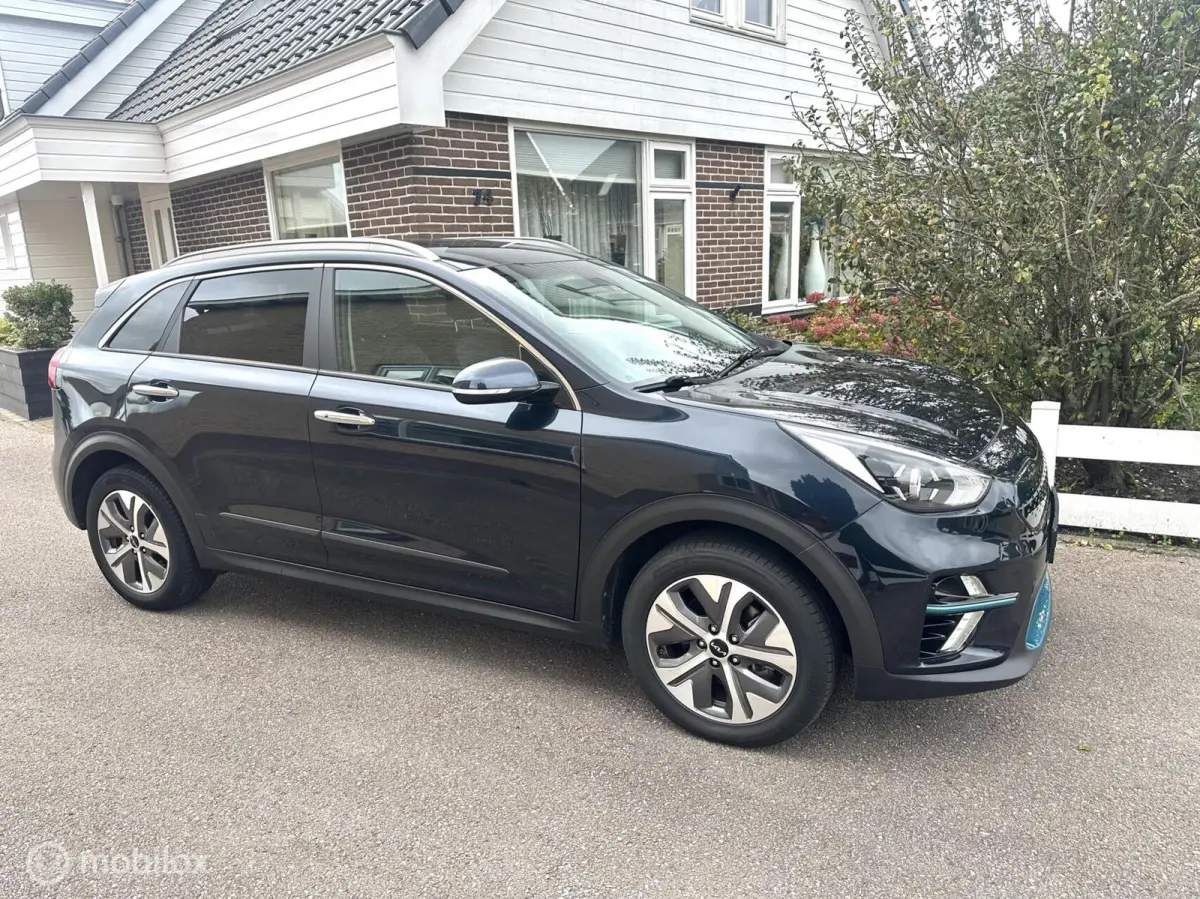 DynamicLine 64 kWhv 3-FASE LADEN SOH 100% CARPLAY ACHTERUITRIJ CAMERA STOEL/STUURVERWARMING NETTE AUTO!!