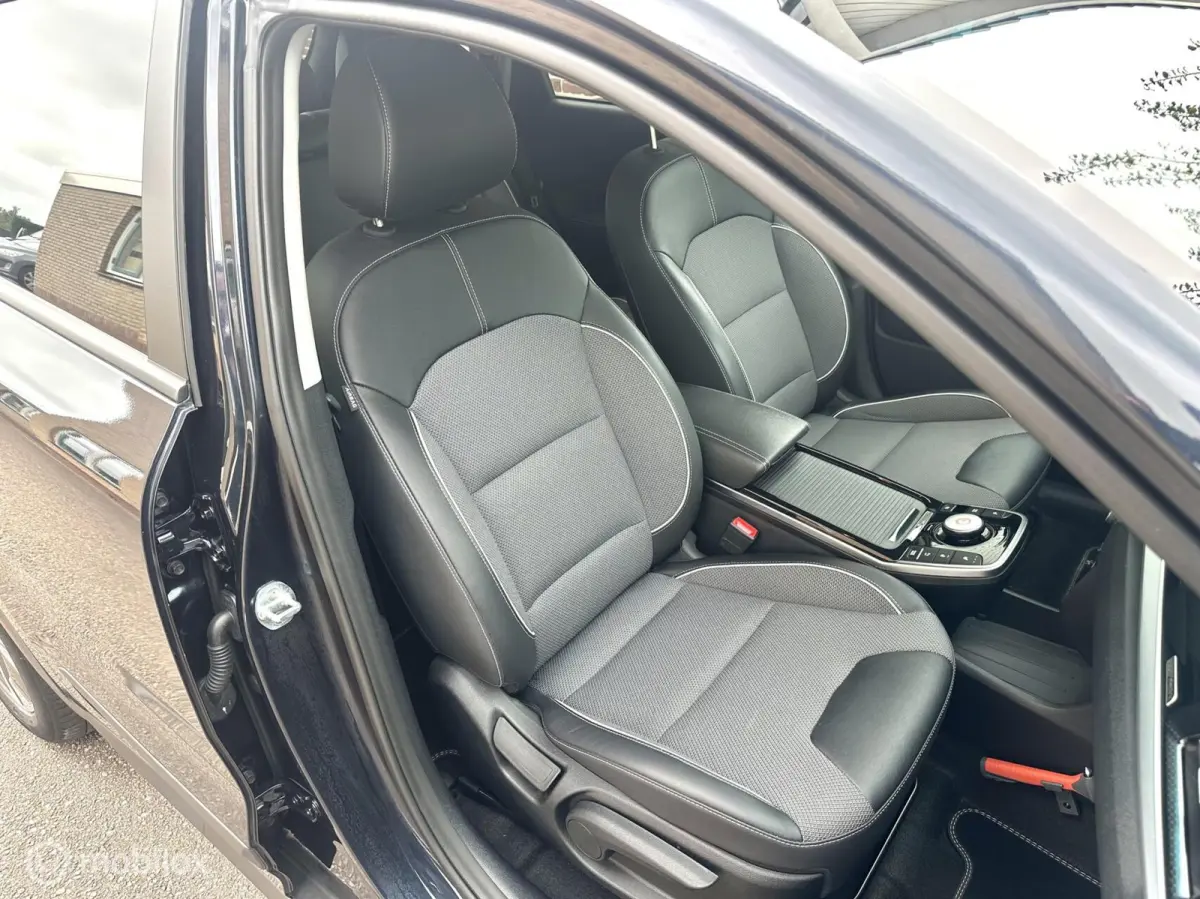 DynamicLine 64 kWhv 3-FASE LADEN SOH 100% CARPLAY ACHTERUITRIJ CAMERA STOEL/STUURVERWARMING NETTE AUTO!!