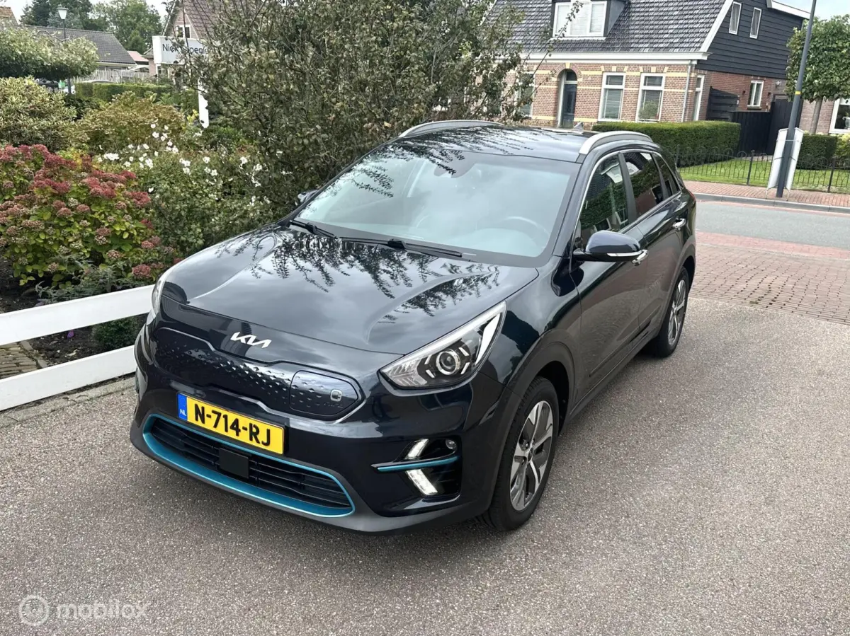 DynamicLine 64 kWhv 3-FASE LADEN SOH 100% CARPLAY ACHTERUITRIJ CAMERA STOEL/STUURVERWARMING NETTE AUTO!!