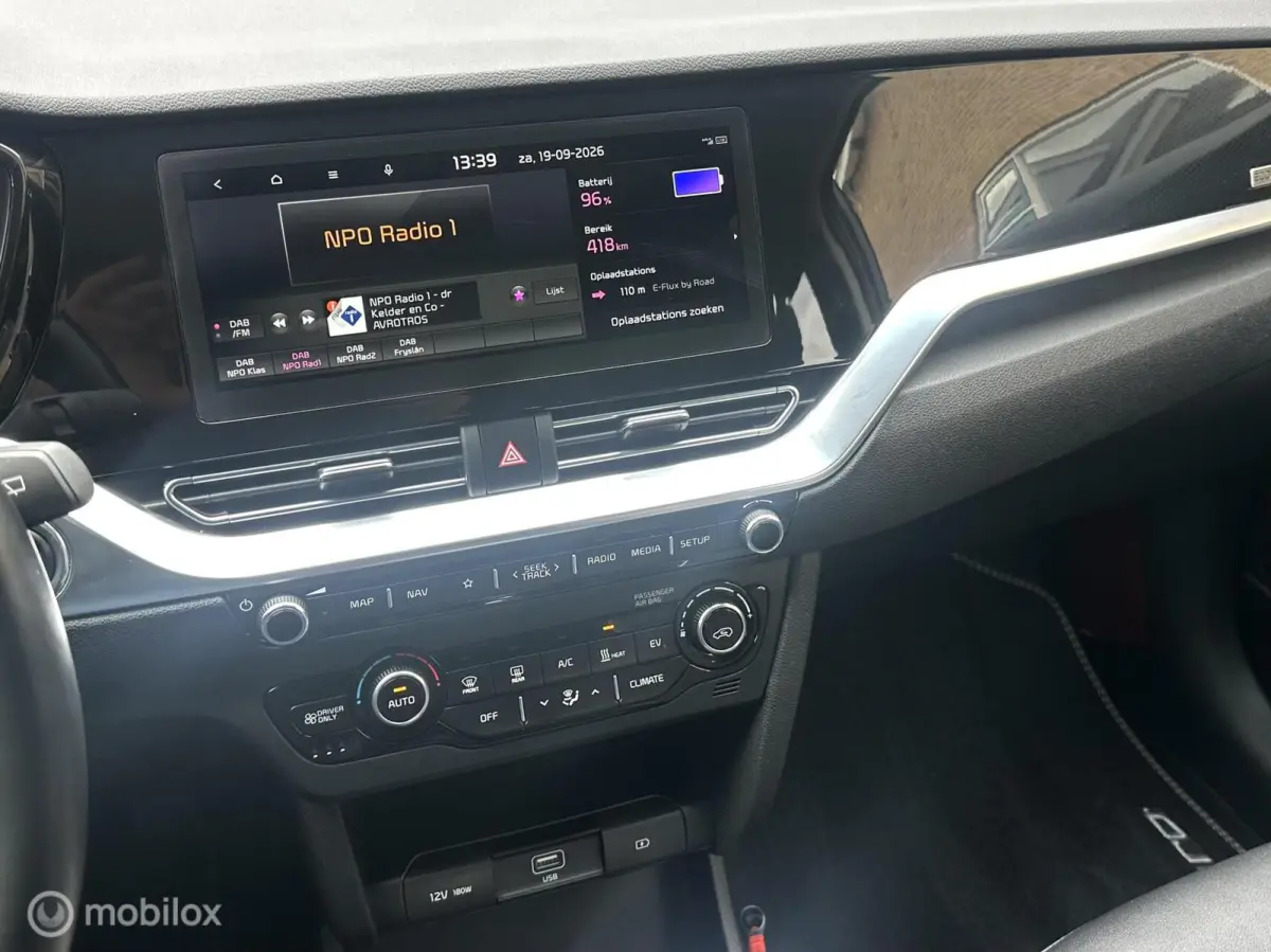 DynamicLine 64 kWhv 3-FASE LADEN SOH 100% CARPLAY ACHTERUITRIJ CAMERA STOEL/STUURVERWARMING NETTE AUTO!!