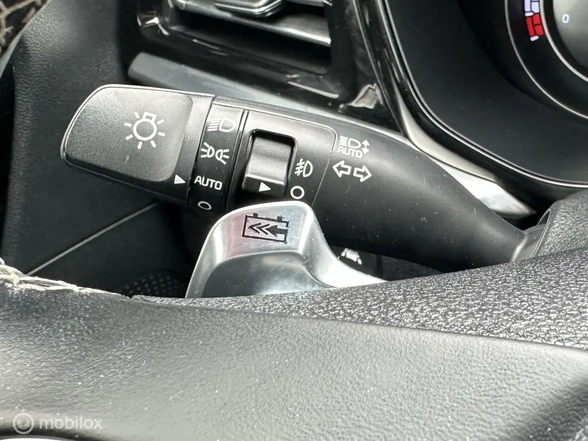 DynamicLine 64 kWhv 3-FASE LADEN SOH 100% CARPLAY ACHTERUITRIJ CAMERA STOEL/STUURVERWARMING NETTE AUTO!!