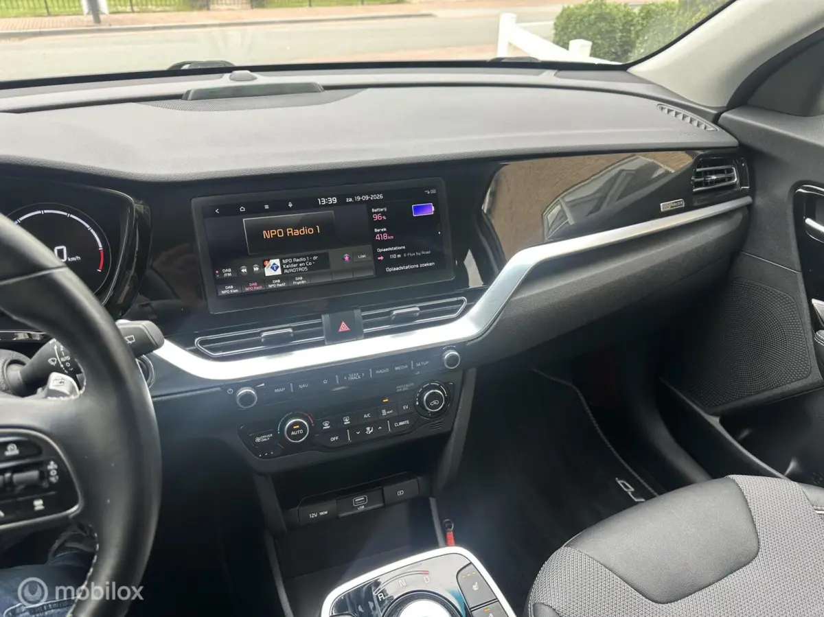 DynamicLine 64 kWhv 3-FASE LADEN SOH 100% CARPLAY ACHTERUITRIJ CAMERA STOEL/STUURVERWARMING NETTE AUTO!!