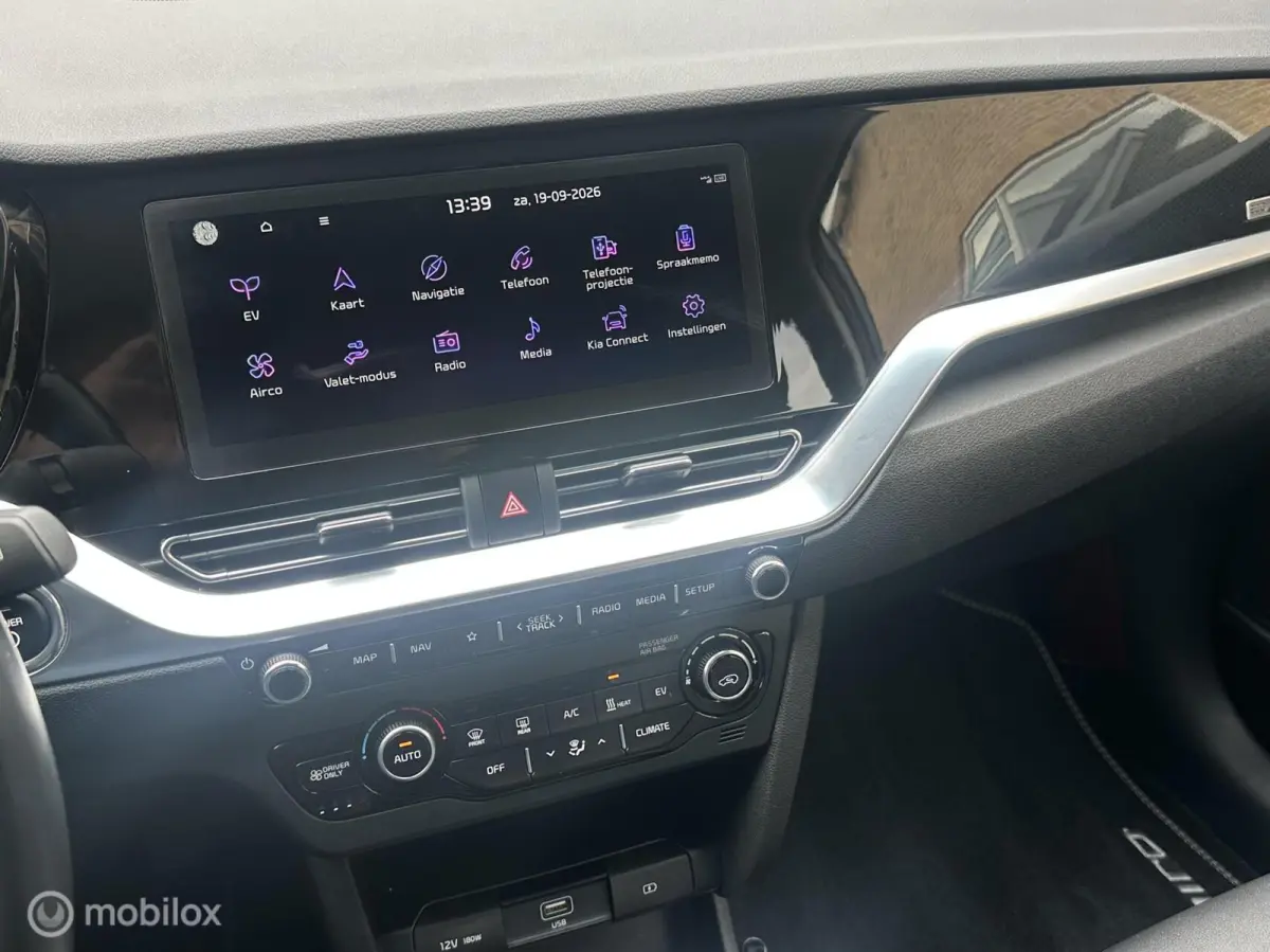 DynamicLine 64 kWhv 3-FASE LADEN SOH 100% CARPLAY ACHTERUITRIJ CAMERA STOEL/STUURVERWARMING NETTE AUTO!!