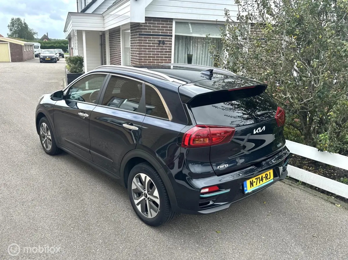 DynamicLine 64 kWhv 3-FASE LADEN SOH 100% CARPLAY ACHTERUITRIJ CAMERA STOEL/STUURVERWARMING NETTE AUTO!!