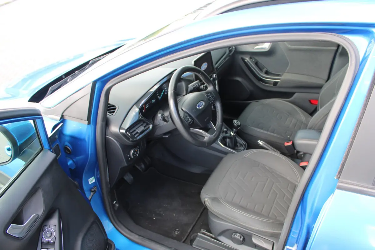 1.0 EcoBoost Mild-Hybrid Titanium Design