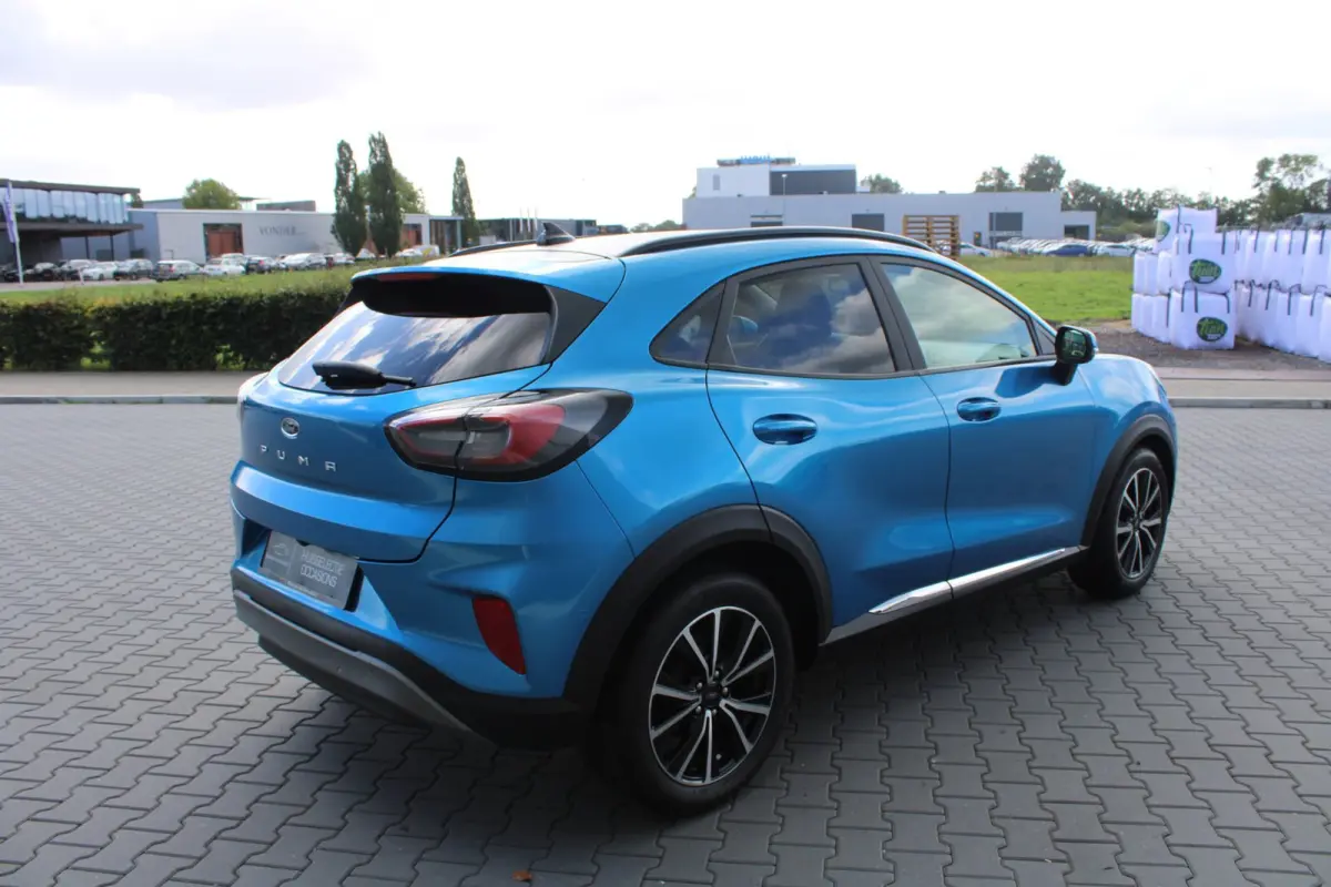 1.0 EcoBoost Mild-Hybrid Titanium Design
