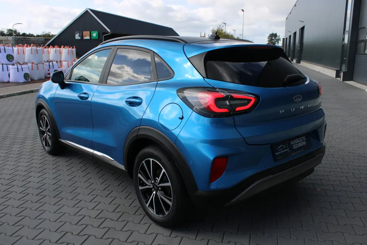 1.0 EcoBoost Mild-Hybrid Titanium Design
