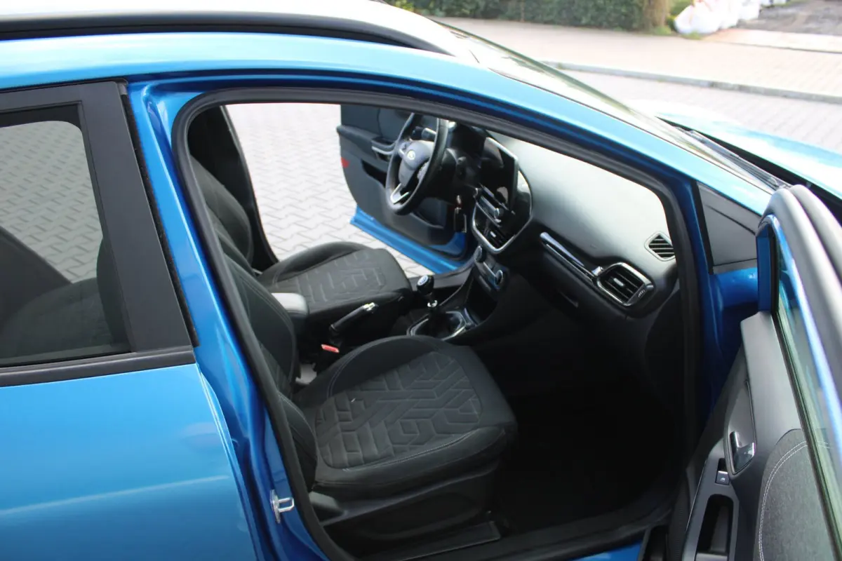 1.0 EcoBoost Mild-Hybrid Titanium Design