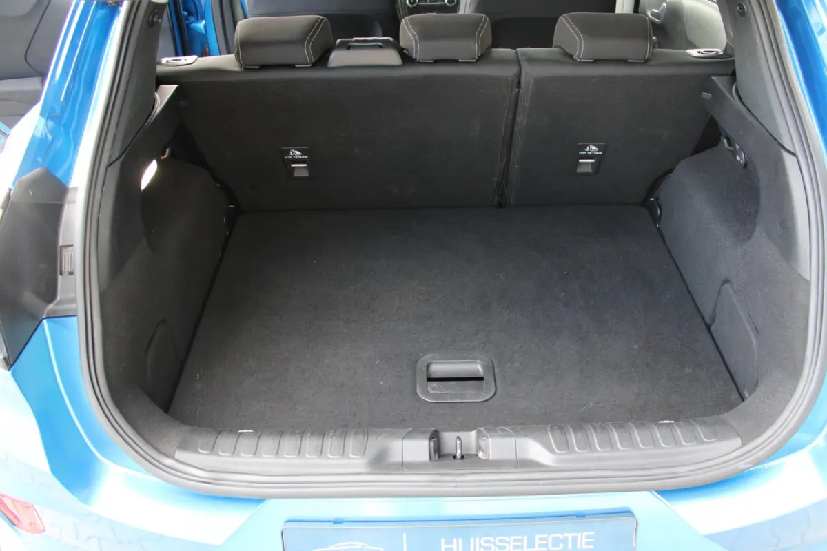 1.0 EcoBoost Mild-Hybrid Titanium Design