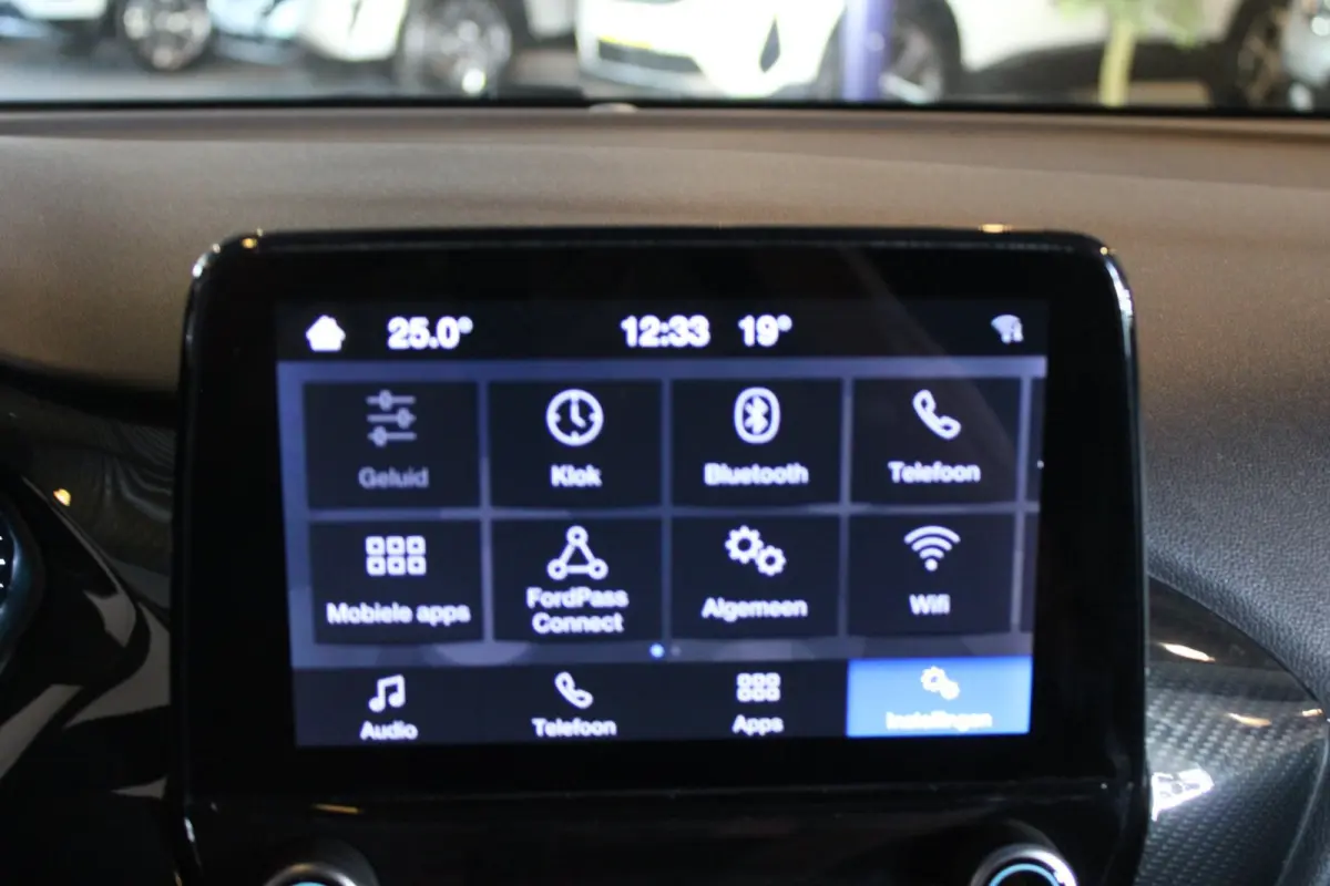 1.0 EcoBoost Mild-Hybrid Titanium Design