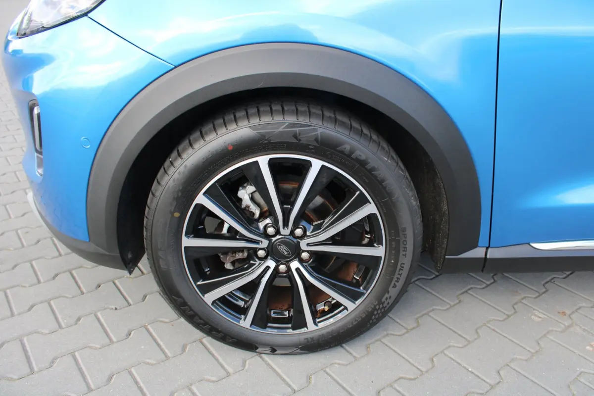 1.0 EcoBoost Mild-Hybrid Titanium Design